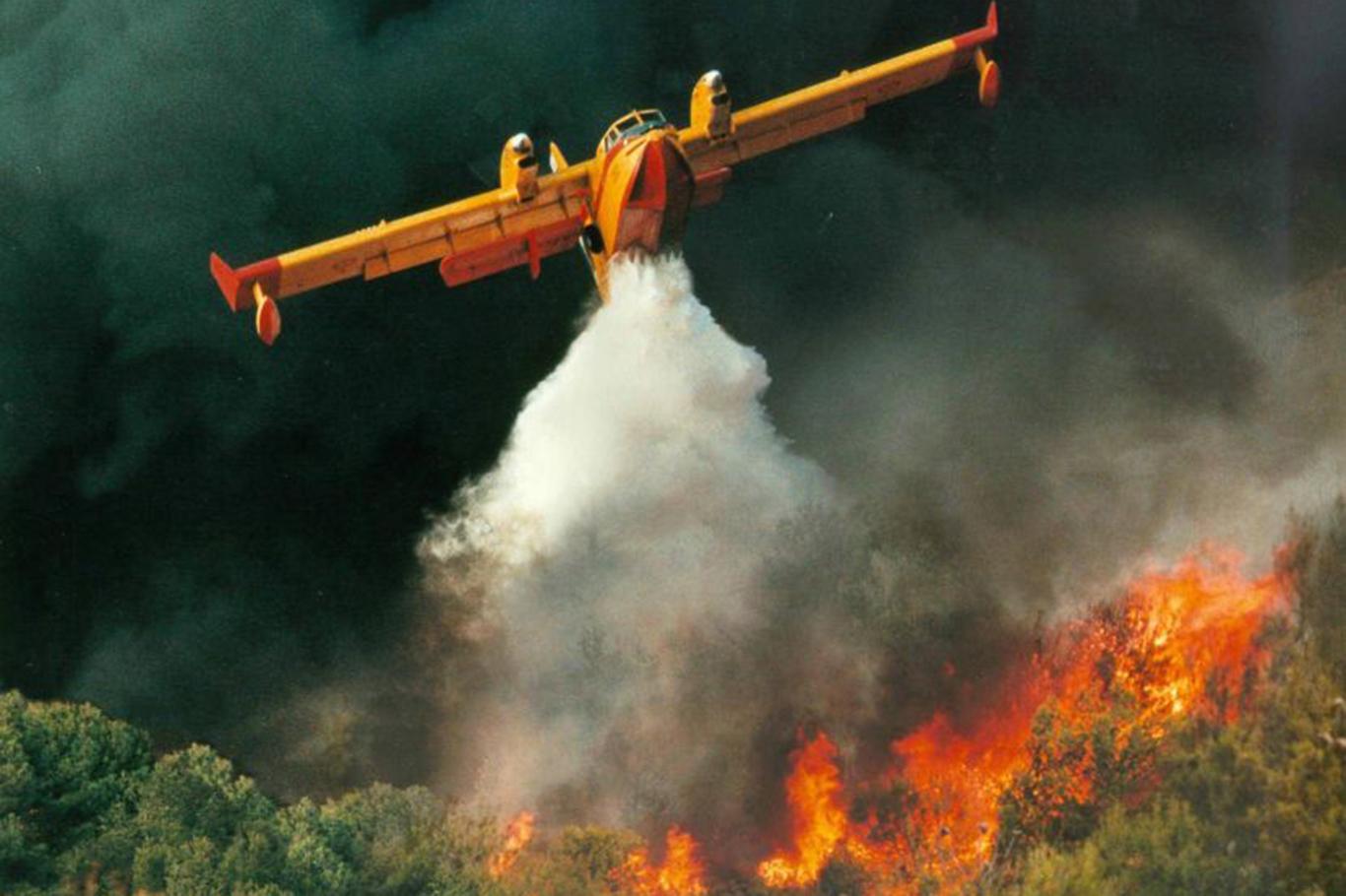 Avustralya'da yangın söndürme uçağı düştü